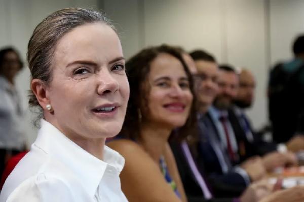Cirurgia de Gleisi Hoffmann, em Brasília, foi bem-sucedida, diz hospital
