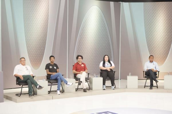 Candidatos iniciam debate com propostas sobre saúde, infraestrutura e segurança