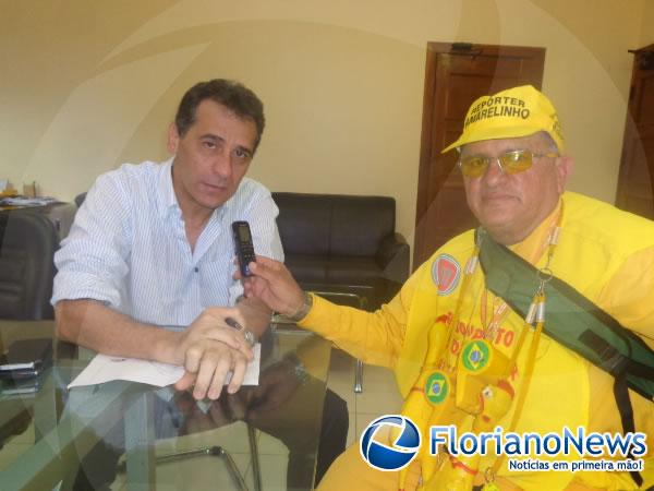Prefeito Gilberto J&uacute;nior fala sobre obras no Cemit&eacute;rio S&atilde;o Pedro de Alc&acirc;ntara.(Imagem:FlorianoNews)