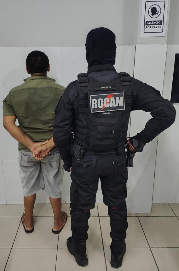 Polícia Militar cumpre mandado de prisão no bairro Taboca, em Floriano