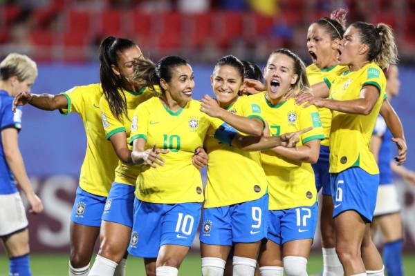 Seleção brasileira feminina bate a Rússia com facilidade em amistoso na Espanha