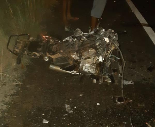 Motociclista morreu ao colidir com caminh&atilde;o na BR-316.(Imagem:Divulga&ccedil;&atilde;o/PRF)