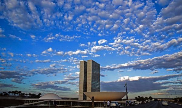 Congresso empossa hoje 513 deputados e 27 senadores