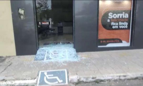 Clínica Odontológica é arrombada e invadida por criminosos em Floriano