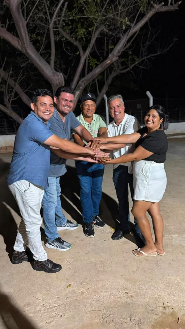 Jo&atilde;o Neto e Dr. Vin&iacute;cius Nascimento fortalecem grupo pol&iacute;tico com importantes lideran&ccedil;as de Floriano(Imagem:Ascom)
