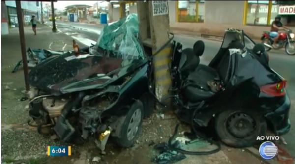  Carro colide em poste e tr&ecirc;s pessoas ficam feridas na Avenida Miguel Rosa. (Imagem:Reprodu&ccedil;&atilde;o/G1 PI)