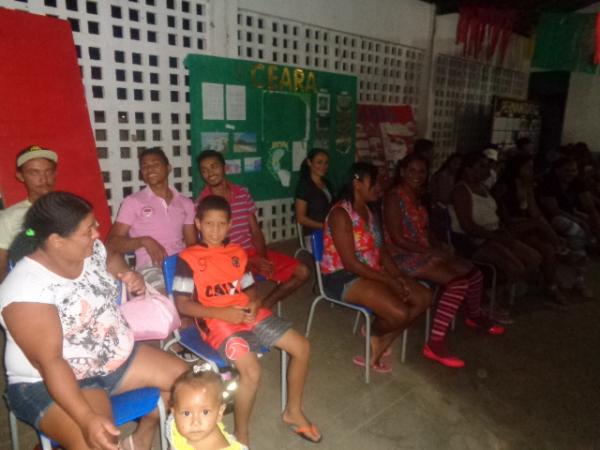Unidade Escolar Zezinho Vasconcelos realizou arrai&aacute; junino(Imagem:FlorianoNews)