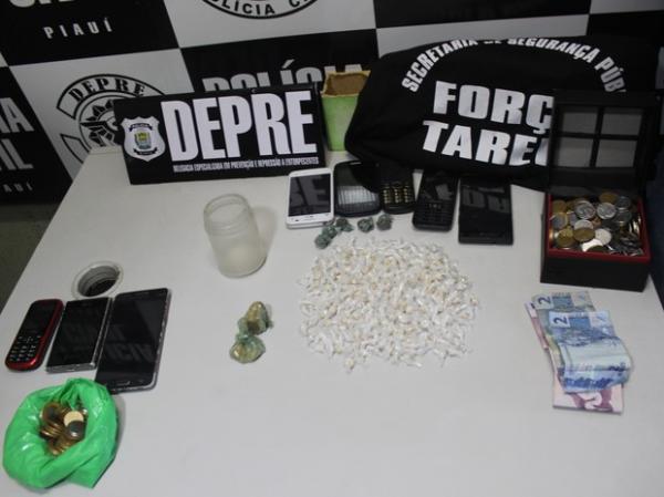 Idosa de 66 anos é presa usando neto para vender crack, diz delegado