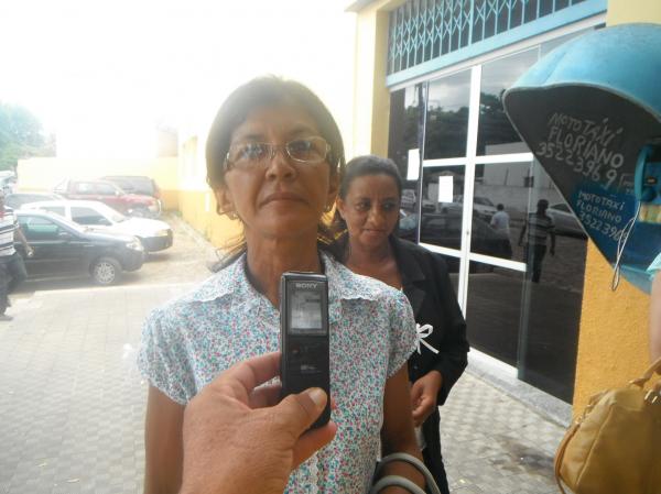 Professores municipais reivindicam pagamentos de sal&aacute;rios.(Imagem:FlorianoNews)
