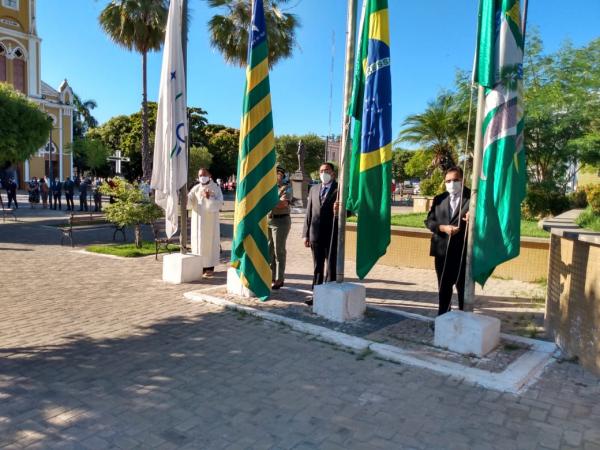 Solenidade de Hasteamento das bandeiras marca comemora&ccedil;&atilde;o ao anivers&aacute;rio de Floriano.(Imagem:FlorianoNews)