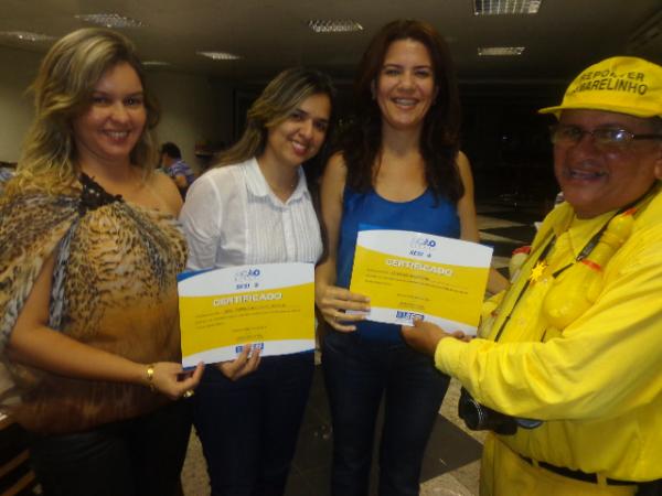 Parceiros receberam certificado por participa&ccedil;&atilde;o no A&ccedil;&atilde;o Global de Floriano.(Imagem:FloriaNonews)
