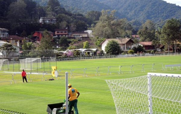 CBF quer aumentar cerca ao lado de condom&iacute;nio vizinho &agrave; Granja Comary.(Imagem:Janir Junior)