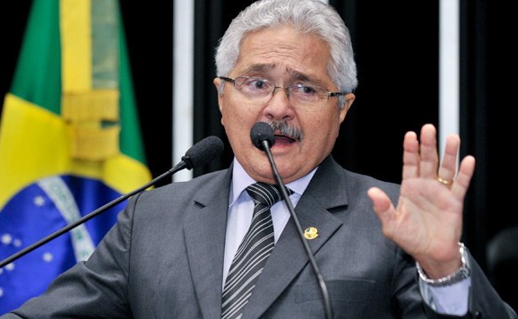 "Segmento político está no fundo do poço", diz Elmano