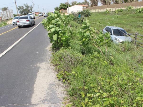 Após acidente, condutor abandona veículo e pertences no Piauí