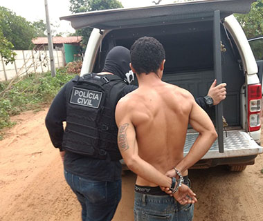 Polícia faz buscas em imóveis e prende suspeitos de tráfico de drogas e receptação