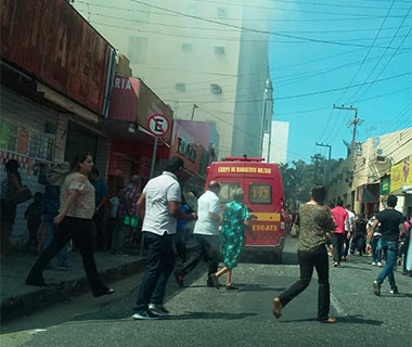 Incêndio destrói loja de confecções no Centro de Teresina