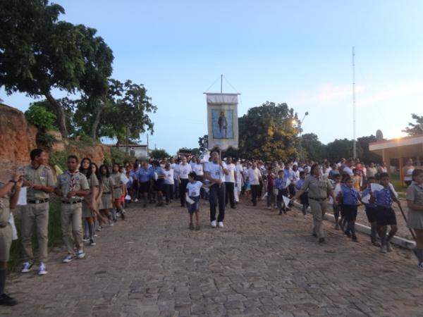 Cat&oacute;licos participaram da III Caminhada da Paz em Floriano.(Imagem:FlorianoNews)