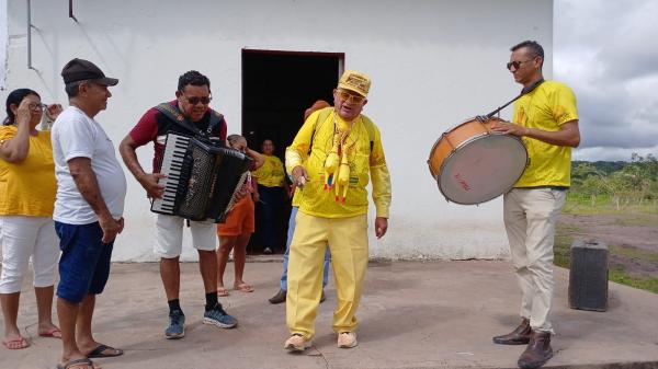 Projeto Amarelinho leva doa&ccedil;&otilde;es e solidariedade a fam&iacute;lias da zona rural de Floriano.(Imagem:FlorianoNews)