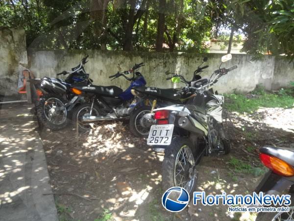 Opera&ccedil;&atilde;o policial resulta na apreens&atilde;o de 10 motocicletas em Bar&atilde;o de Graja&uacute;.(Imagem:FlorianoNews)