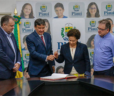 Governador reassume cargo nesta segunda após viagem para os EUA