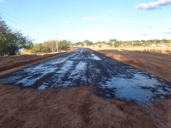 Trecho da Avenida Beira-Rio recebe pavimentação asfáltica