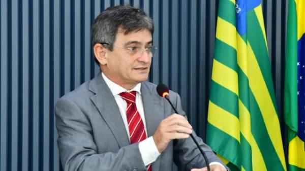 Edvaldo Araújo defende projeto de inclusão financeira para pessoas com deficiência visual