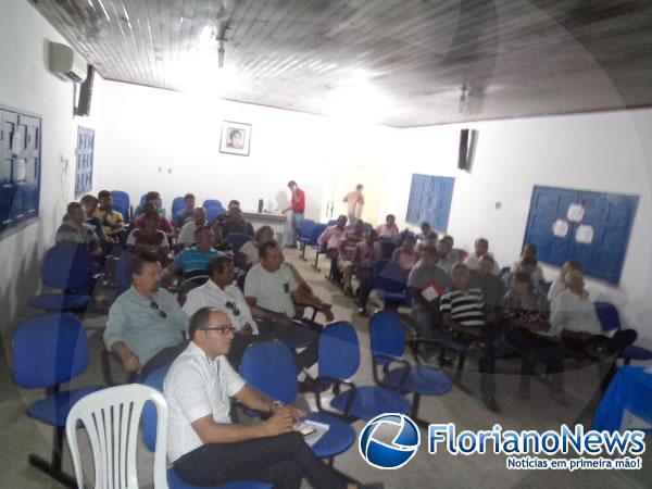 Entidades participam de reuni&atilde;o sobre programa seguro safra.(Imagem:FlorianoNews)
