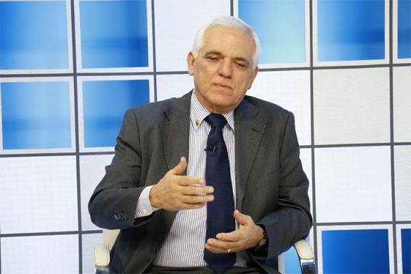 Themístocles comemora BR-222 e evita falar em vaga de vice para 2018