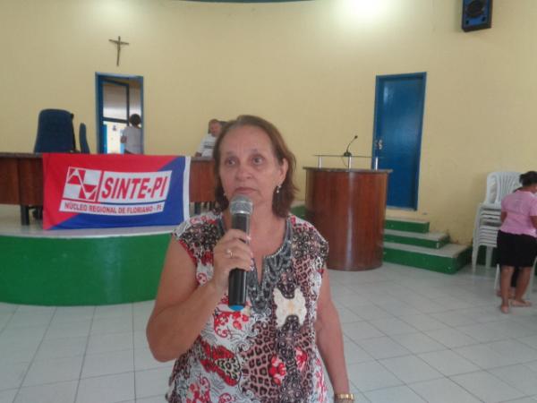 L&eacute;a Almeida, presidente do SINTE-PI.(Imagem:FlorianoNews)