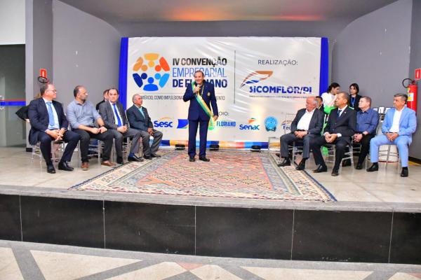 Presidente Joab Curvina representa a Câmara Municipal na IV Convenção Empresarial de Floriano.(Imagem:CMF)