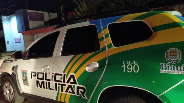 Jovem é assassinado a tiros na porta de casa na zona sudeste de Teresina