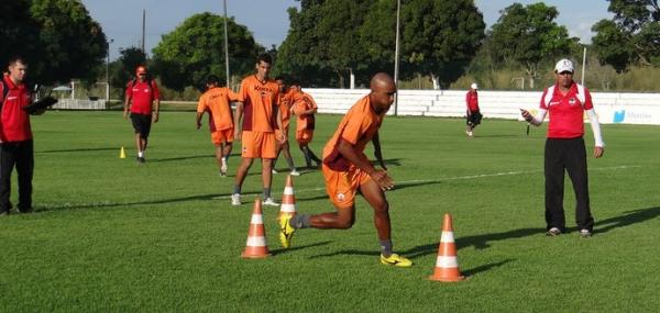 Treinos passam a ser alternados em t&aacute;tico e t&eacute;cnico (com bola) e f&iacute;sico em dois turnos.(Imagem: Erica Paz/River A.C.)