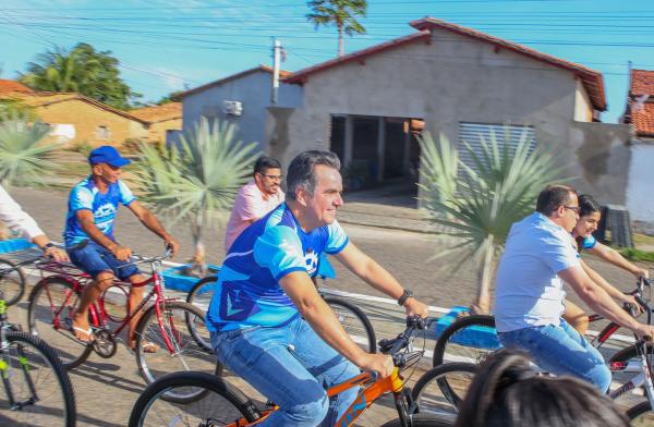 Em Caxingó, Ciro Nogueira participa de passeio ciclístico e reforça entregas no município.(Imagem:Ascom)