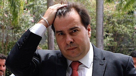 "Bolsonaro precisa ter mais tempo para cuidar da Previdência e menos para rede social", diz Maia