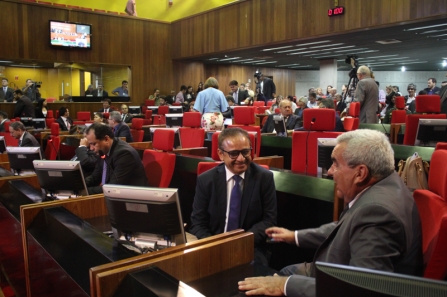 Plenário limpa pauta e ano legislativo pode encerrar amanhã