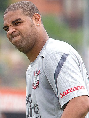 Tite faz treino tático com reservas do Timão e deixa Adriano fora