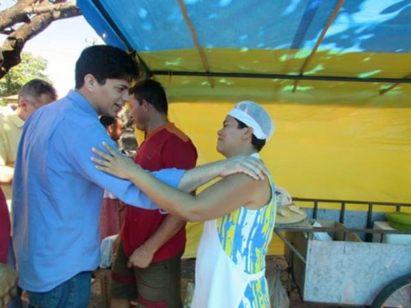 En&eacute;as Maia visita mercado p&uacute;blico em Nazar&eacute;(Imagem:Jaquelina Nascimento)