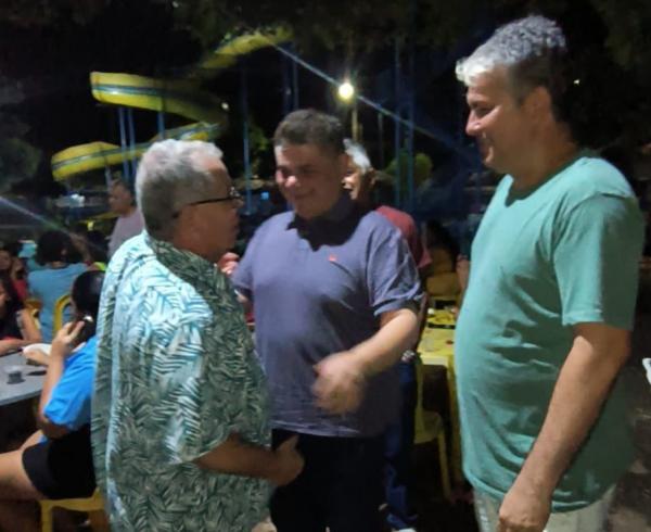  Deputado F&aacute;bio Xavier participa do carnaval de Floriano ao lado do l&iacute;der pol&iacute;tico Maur&iacute;cio Bezerra.(Imagem:Divulga&ccedil;&atilde;o)