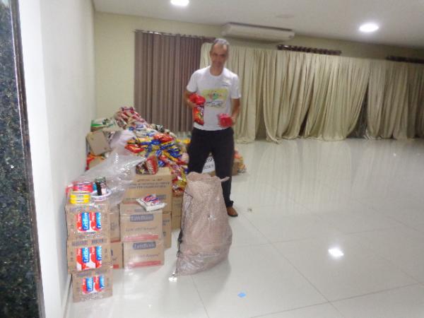 Agroamigo realiza doa&ccedil;&atilde;o de alimentos &agrave; APAE de Floriano.(Imagem:FlorianoNews)