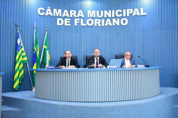 Vereadores de Floriano realizam duas sessões na abertura da última quinzena de outubro