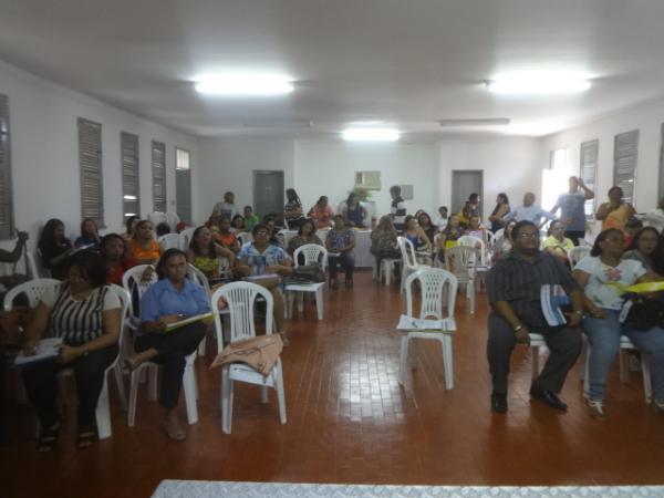 10&ordf; GRE de Floriano sedia reuni&atilde;o sobre Projeto Pol&iacute;tico Pedag&oacute;gico.(Imagem:FlorianoNews)