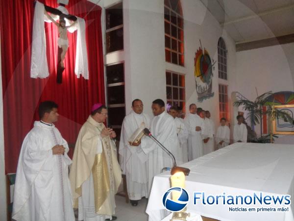 Padre Nilfr&acirc;nio toma posse na Par&oacute;quia Senhora Sant'Ana em Floriano.(Imagem:FlorianoNews)