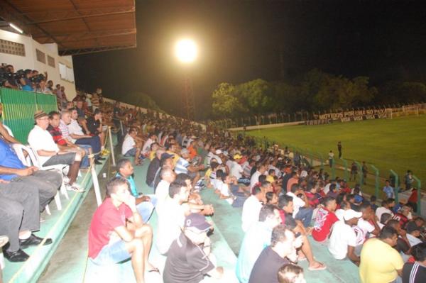 Dirigentes elogiam estrutura do Estádio Tiberão na partida Flamengo-PI e Atlético-GO