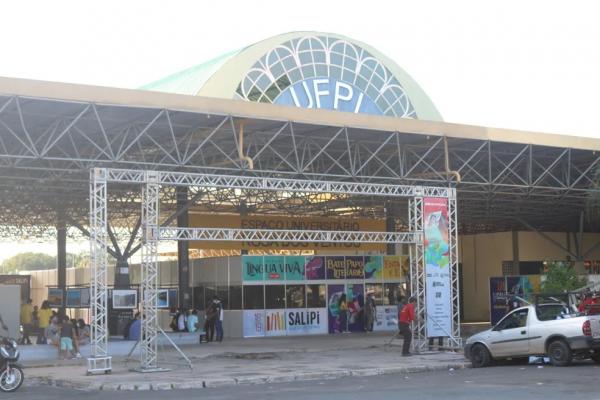  Sal&atilde;o do Livro do Piau&iacute; (Salipi) acontece no espa&ccedil;o Rosa-dos-Ventos na Universidade Federal do Piau&iacute; (UFPI).(Imagem:L&iacute;via Ferreira/g1 PI )