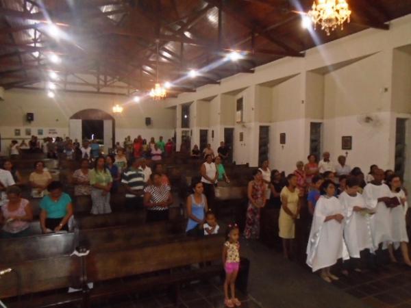 Par&oacute;quia de S&atilde;o Jos&eacute; Oper&aacute;rio celebra festa da Sagrada Fam&iacute;lia.(Imagem:FlorianoNews)