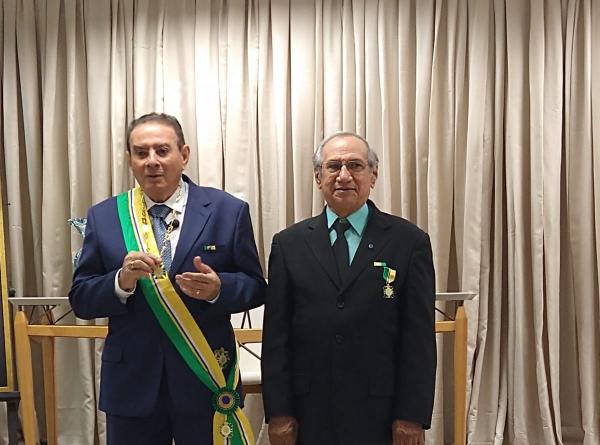 Valdeci Cavalcante lança novo livro e presta homenagem a Conegundes Gonçalves, em Floriano