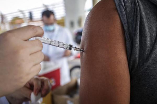 Piauí chega a 99,80% da população vacinada com 1ª dose contra a Covid-19, revela Sesapi