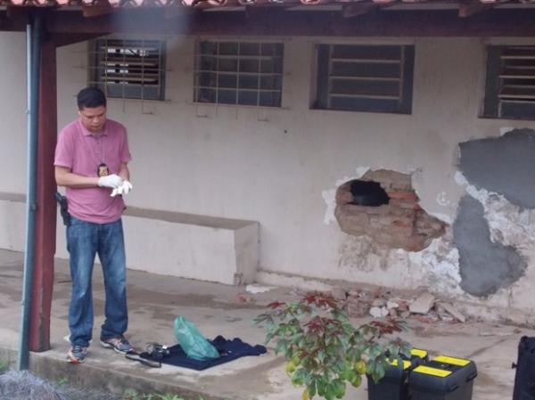 Bando assalta Correios e assaltante é morto em troca de tiros