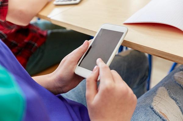 Proibição do uso de celulares nas escolas é aprovada pela CCJ