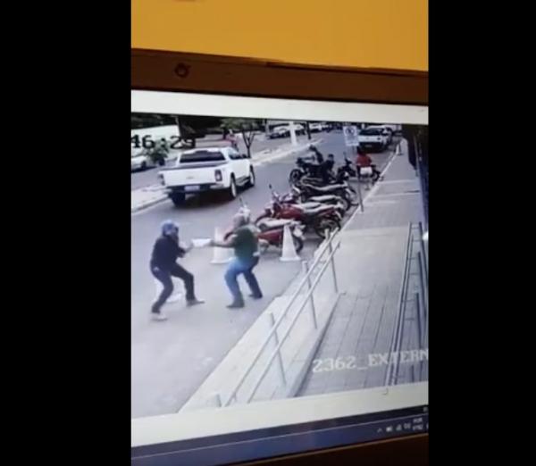 PI: Homem é baleado em assalto na frente de banco